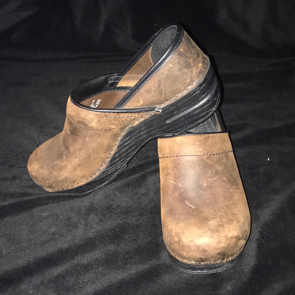 Brown Leather Danskos size 7 (37)